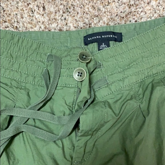 Banana Republic Army Green cuffed shorts.  2 - Picture 3 of 4